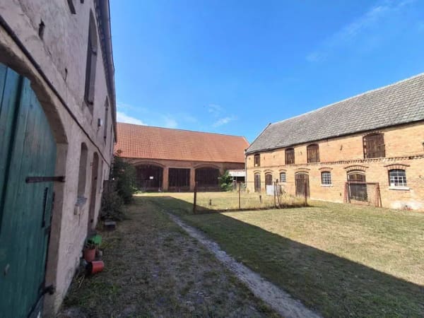Immobilie in Fehrbellin - Schöner Vierseitenhof ,Platz für 2 Familien  - Bild 1