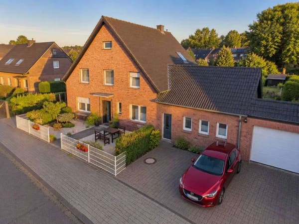 Immobilie in Sassenberg - Die ideale Kapitalanlage im Zentrum von Sassenberg - Solide Wohnung, nachhaltig vermietet. - Bild 0