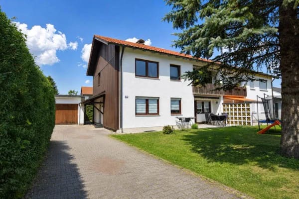 Immobilie in Oberhaching - AIGNER - Vermietete Doppelhaushälfte mit großzügigem Garten im Grünen - Bild 0