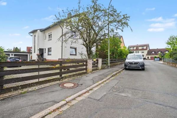 Immobilie in Hausen - Ideal für Mehrgenerationenwohnen – Vermietetes Zweifamilienhaus mit viel Platz in Hausen - Bild 0