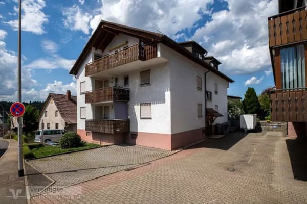 Immobilie in Grafenau - Charmante Dachgeschosswohnung mit besonderem Wohngefühl und Weitblick - Bild 2