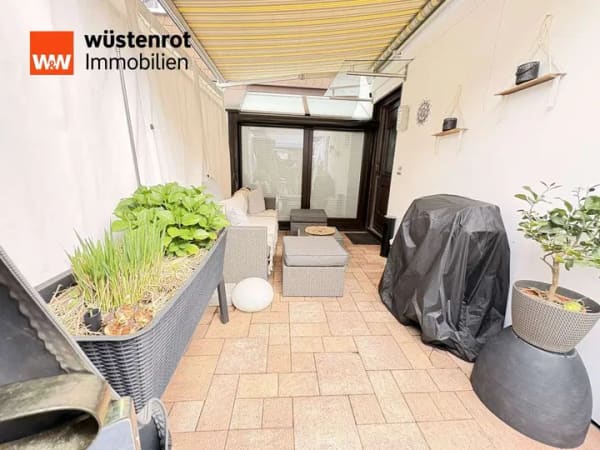 Immobilie in Moers - Mehr als eine Wohnung: 
Modernisiertes Stadthaus mit Terrasse & Garage auf Erbpacht - Bild 0