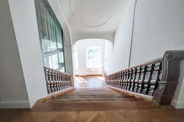Immobilie in Krumbach (Schwaben) - Herrschaftliches Wohnen im Schloss Niederaunau: Stilvolle 2-Zimmer-Wohnung mit Aufzug & moderner Hau - Bild 2