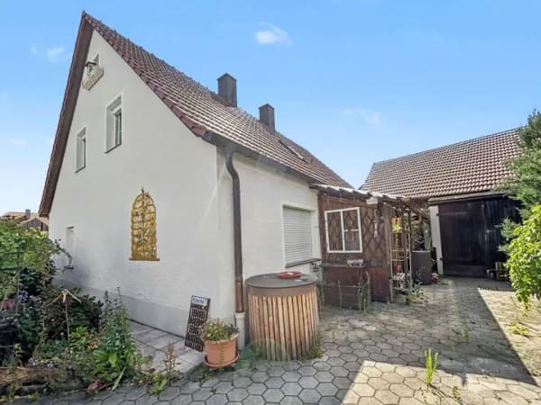 Immobilie in Freihung - Charmantes Einfamilienhaus mit schönem Garten und vielseitigen Nutzungsmöglichkeiten in Freihung - Bild 2