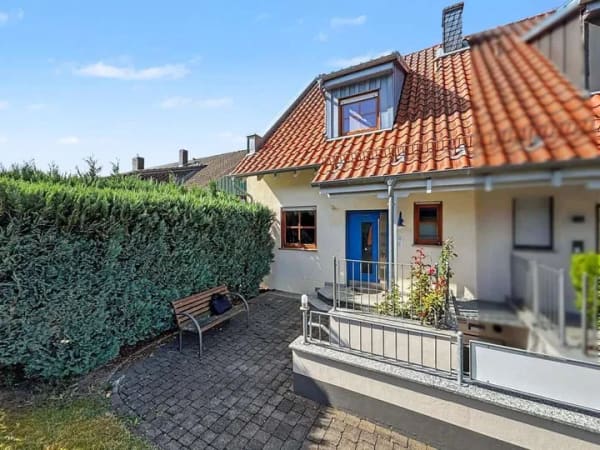 Immobilie in Ebersburg - Talau: Gepflegtes Reihenendhaus mit Galerie, Garten, Garage und Carport - Bild 0