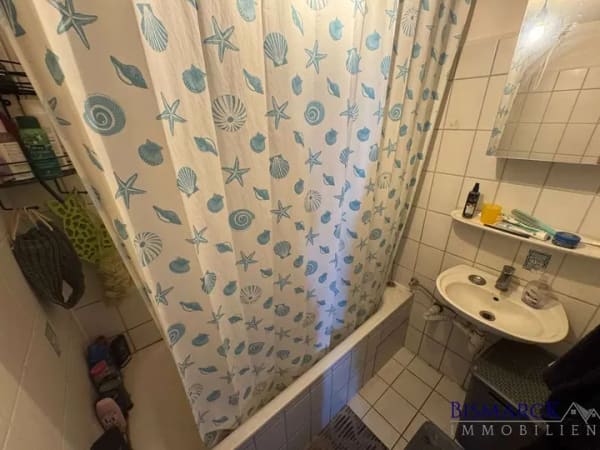 Immobilie in Landshut - Dachgeschosswohnung mit viel Potenzial und Dachterrasse - Bild 3
