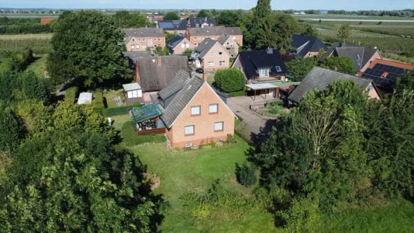 Immobilie in Jork - Zwei Wohnungen unter einem Dach – Zweifamilienhaus mit Vollkeller und Garage - Bild 1