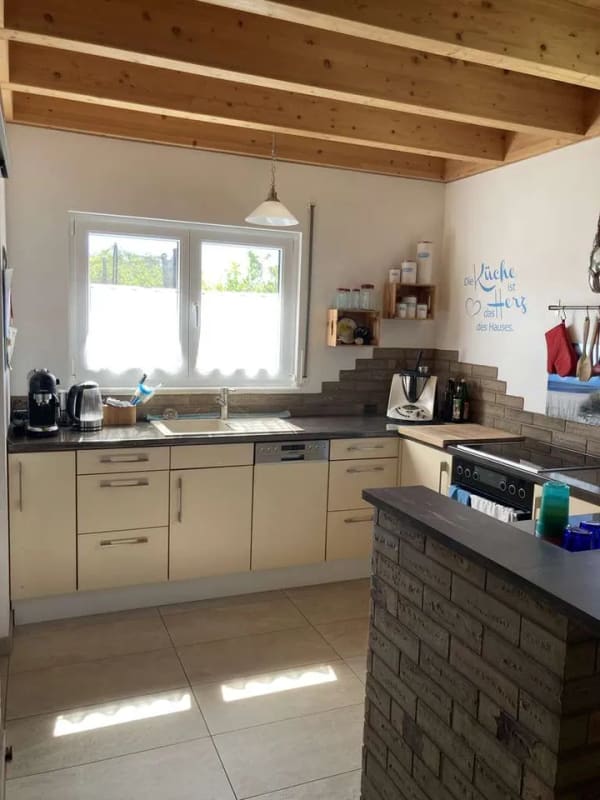 Immobilie in Schmiechen - Freistehendes Einfamilienhaus mit sonnigem Garten - Ideal für Familien - Bild 2