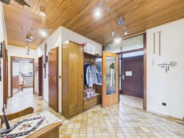 Immobilie in Obernkirchen - Zweifamilienhaus mit Weitblick – 2 Garagen – Wintergarten – Balkon – Unterkellert - Bild 3