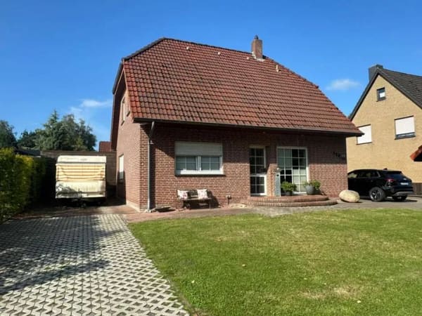 Immobilie in Papenburg - *Viel Platz, viel Potenzial: Zwei Häuser auf großzügigem Grundstück in Papenburg* - Bild 0