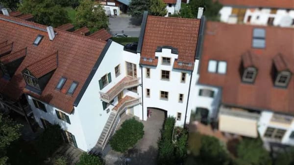 Immobilie in Grafrath - Wohnen auf vier Ebenen: 153 m² Maisonette mit 33 m² Hobbykeller und 3 Stellplätzen - Bild 0