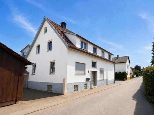 Immobilie in Plüderhausen - Viel Platz, viele Möglichkeiten: 3-Familienhaus für Kapitalanleger, Mehrgenerationenwohnen und große - Bild 0