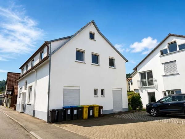 Immobilie in Plüderhausen - Viel Platz, viele Möglichkeiten: 3-Familienhaus für Kapitalanleger, Mehrgenerationenwohnen und große - Bild 1