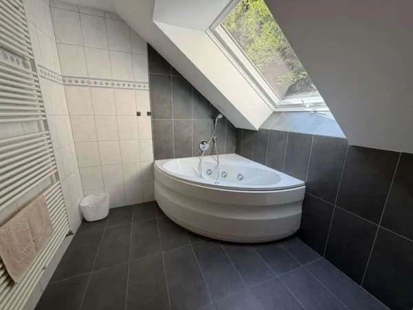 Immobilie in Pottenstein - Großzügige Immobilie mit Gästebereichen, Sauna, Jacuzzi und 890 m² Grundstück - Bild 4