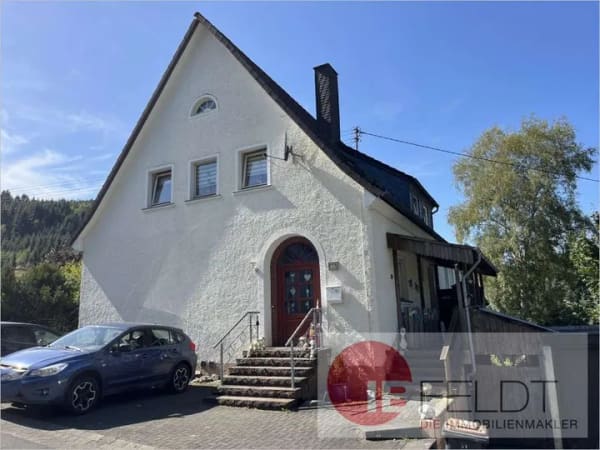 Immobilie in Kirchhundem - *PROVISIONSFREI* Familiengerechtes Ein-/ZFH mit ausgeb. DG, sep. Dop.-GA + Grundstück in Kirchhundem - Bild 1