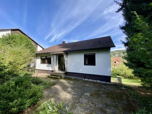Immobilie in Warmensteinach - Großzügiges Einfamilienhaus mit Einliegerwohnung, großem Garten und toller Aussicht - Bild 2