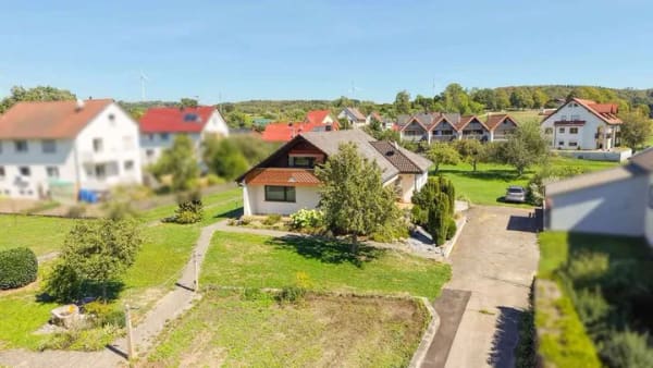 Immobilie in Bingen - Großzügiges Wohnhaus mit Einliegerwohnung + Bauplatz auf ca. 1.813 m² Grundstück - Bild 1