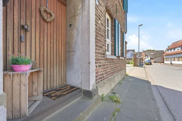 Immobilie in Bedburg - Historisches Juwel mit Zukunftspotenzial: Denkmalgeschützte Hofanlage auf über 2.500 m² in Bedburg! - Bild 2