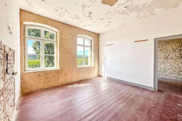 Immobilie in Eitorf - Denkmalgeschützes Gebäude mit erneuertem Dach, großem Grundstück & Entwicklungspotenzial in Eitorf - Bild 2