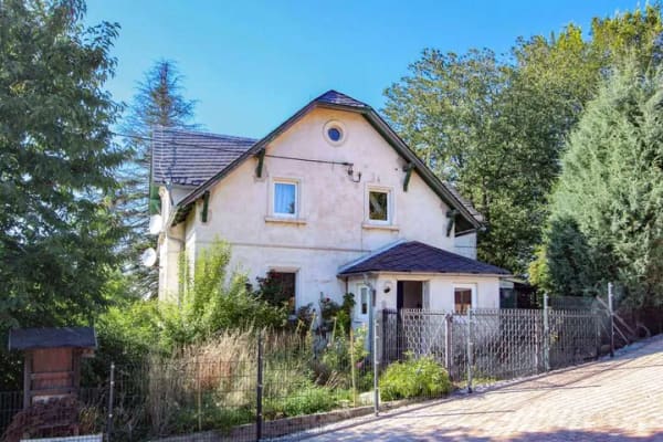 Immobilie in Schmölln-Putzkau - Greifen Sie zu! Renovierungsbedürftiges Einfamilienhaus inkl. Schuppen und Garten - Bild 0