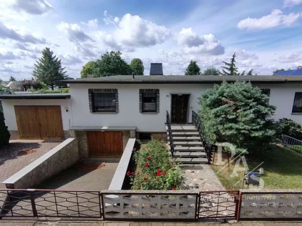 Immobilie in Güsten - Wohnen im Grünen – gepflegtes Einfamilienhaus mit großem Garten und überdachter Terrasse in Güsten - Bild 0