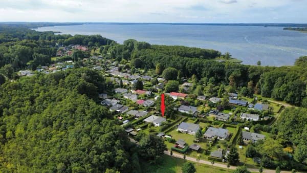 Immobilie in Dobin am See - Charmanter Bungalow in ruhiger und naturnaher Lage nur ca. 200 Meter vom Schweriner See entfernt - Bild 0