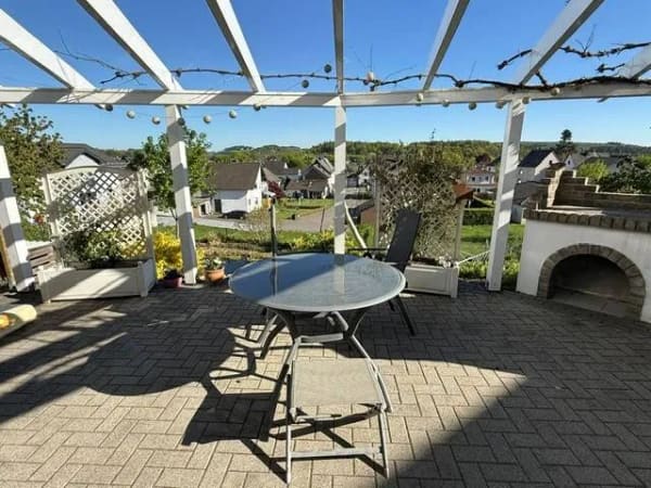 Immobilie in Großholbach - Gepflegtes Zuhause mit Wohlfühlcharakter, Kachelofen und sonniger Terrasse - Bild 4
