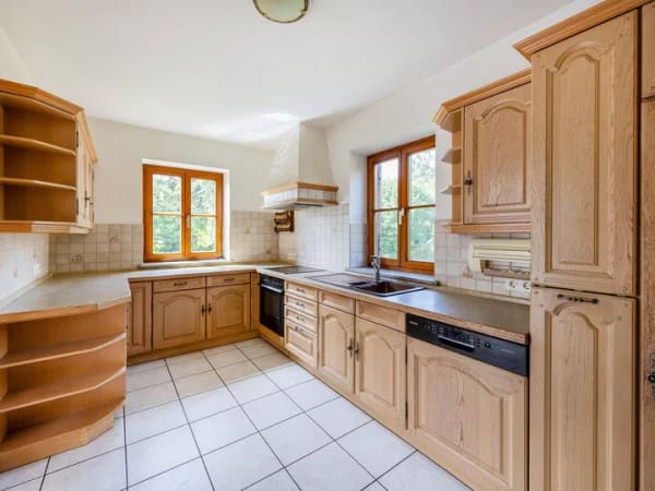 Immobilie in Rott - EIN ORT MIT BESONDEREM CHARME -  KLEINES EINFAMILIENHAUS MIT GROSSEM GARTEN IN ROTT - Bild 2