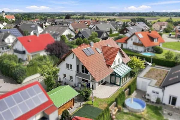 Immobilie in Laupheim - Raumwunder! Einfamilienhaus mit Einliegerwohnung in beliebter Wohnlage - Bild 0