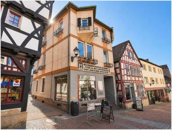 Immobilie in Grünberg - Denkmal trifft Rendite – vollvermietetes Investment in Grünbergs Altstadt - Bild 0