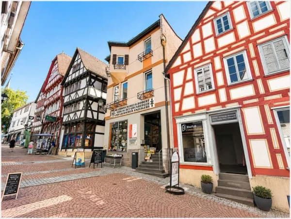 Immobilie in Grünberg - Denkmal trifft Rendite – vollvermietetes Investment in Grünbergs Altstadt - Bild 1