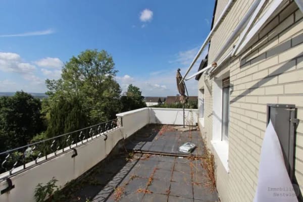 Immobilie in Fröndenberg/Ruhr - Fröndenberg: 3 Familienhaus, 5 Garagen, 8 Stellplätze, frei! - Bild 4