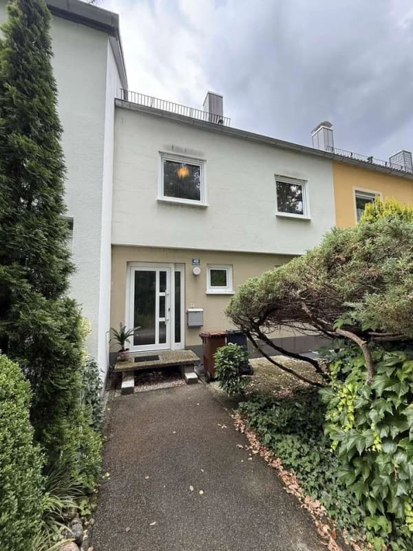 Immobilie in Putzbrunn - *renovierungsbedürftig* leerstehendes Reihenmittelhaus mit Garten - Putzbrunn - Bild 0