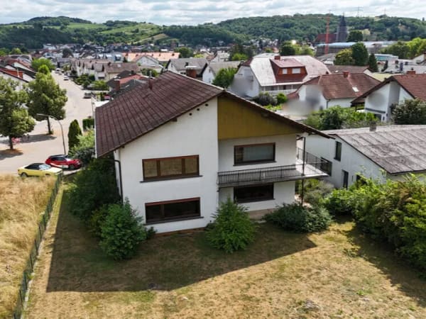 Immobilie in Rauenberg - Einladendes Mehrgenerationenhaus mit Nebengebäude auf großem Grundstück in guter Wohnlage - Bild 1