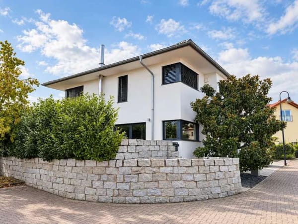 Immobilie in Weisenheim am Berg - Einfamilienhaus mit 210 m² Wohn- und Nutzfläche + Terrasse mit Pool in Weisenheim am Berg - Bild 1