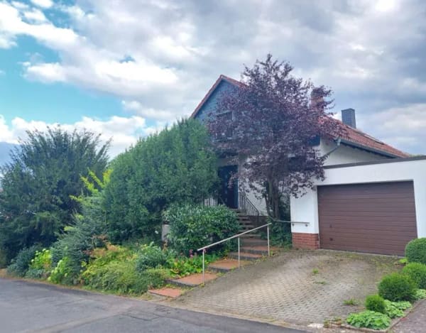 Immobilie in Gleichen - Klein Lengden: Bezugfreies und großzügiges Einfamilienhaus, Terrasse und Garten gen Süden – Ortsrand - Bild 1