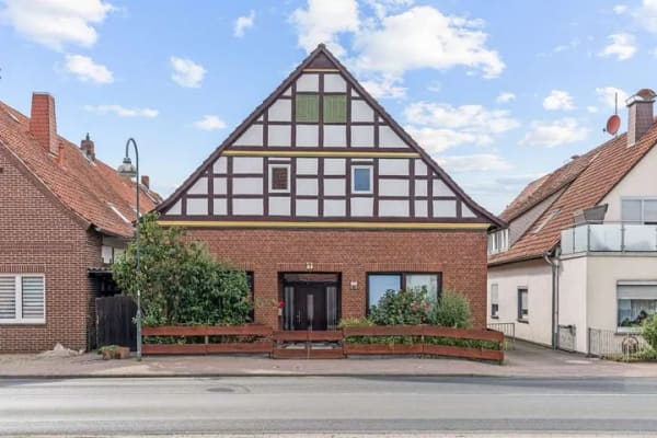 Immobilie in Rehburg-Loccum - Historisches Wohnhaus mit großzügigem Ausbaupotenzial - Bild 0