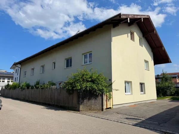 Immobilie in Stephanskirchen - Freigestellte Wohnung mit TG-Platz:
Renovierungsbedürftige 2-Zimmer Erdgeschosswohnung am Schloßber - Bild 4