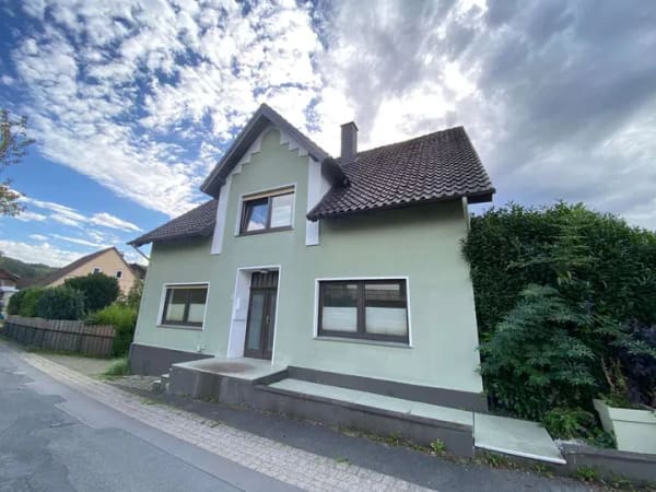 Immobilie in Kalletal - Handwerker aufgepasst - Ein/Zweifamilienhaus mit Modernisierungsbedarf in Kalletal-Zentrum - Bild 0