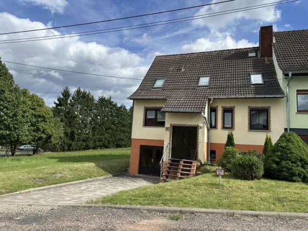 Immobilie in Werra-Suhl-Tal - Vitales Einfamilienhaus mit Doppelgarage, Terrasse & Garten - Bild 0