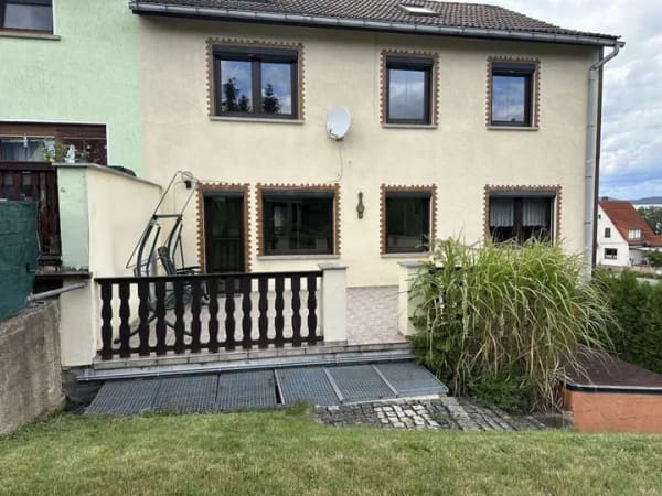Immobilie in Werra-Suhl-Tal - Vitales Einfamilienhaus mit Doppelgarage, Terrasse & Garten - Bild 1