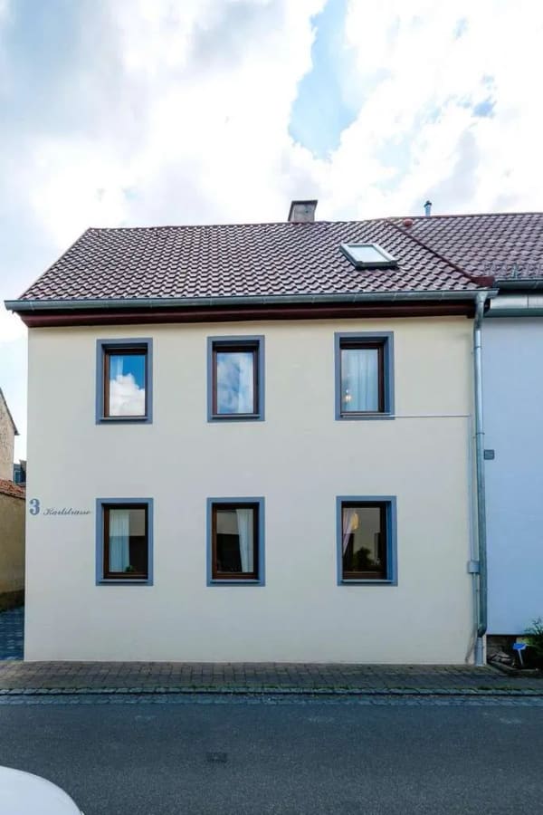 Immobilie in Großbottwar - Wunderschönes Einfamilienhaus mit Anliegerwohnung  -  Provisionsfrei! - Bild 1