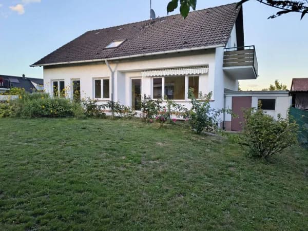 Immobilie in Wiernsheim - Großzügiges, helles Haus mit 3 Garagen, Garten und viel Potenzial - Bild 1