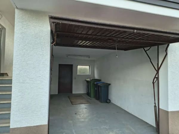 Immobilie in Wiernsheim - Großzügiges, helles Haus mit 3 Garagen, Garten und viel Potenzial - Bild 4