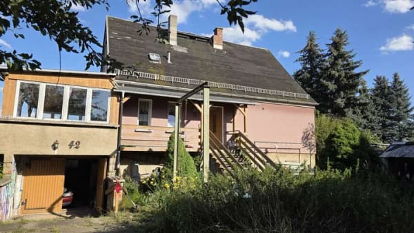 Immobilie in Berga/Elster - Ein-/Zweifamilienhaus - ca. 3 km südlich vom Stadtrand GERA ! KEINE Heizung - KERNSANIERUNG nötig ! - Bild 0