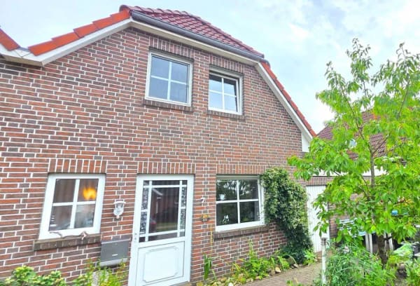 Immobilie in Weener - Klein, fein & mitten in Weener - charmante Doppelhaushälfte mit Terrasse & Garage - Bild 0