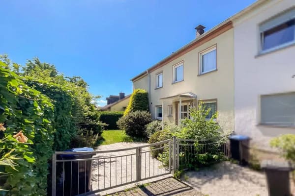 Immobilie in Wittlich - Wittlich: Großes Einfamilienhaus mit Garten und Garage, in top ruhiger Wohnlage der Stadt - Bild 1