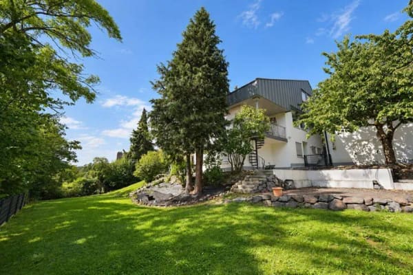 Immobilie in Weitramsdorf - Ihr Traumhaus mit schönem Garten und herrlichem Fernblick in Weitramsdorf bei Coburg - Bild 0
