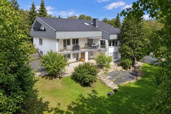 Immobilie in Weitramsdorf - Ihr Traumhaus mit schönem Garten und herrlichem Fernblick in Weitramsdorf bei Coburg - Bild 1