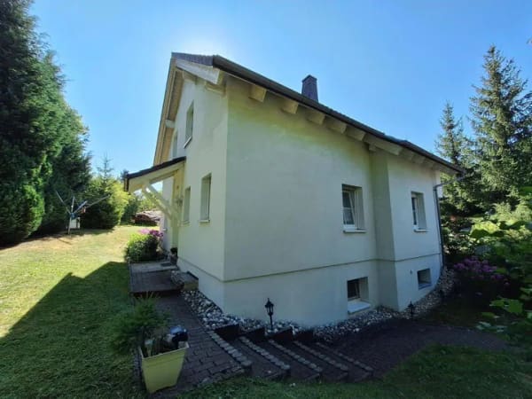 Immobilie in Ludwigsstadt - **Wunderschönes Wohnhaus in ruhiger Lage, sofort bezugsfähig** - Bild 1